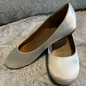 Girls ivory satin shoes